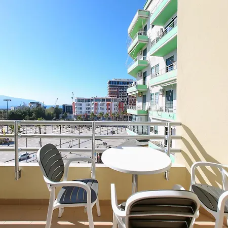 In With Sea Views Wlora