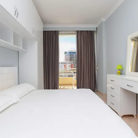 In With Sea Views Apartment *